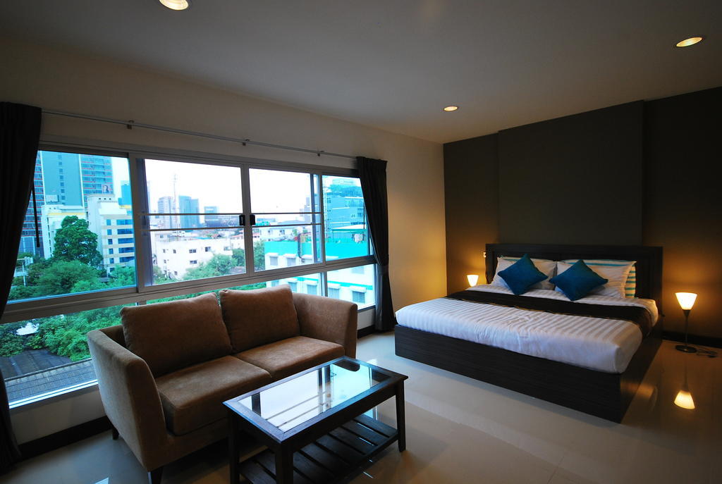 Baan Mina Aparthotel Bangkok Exteriör bild